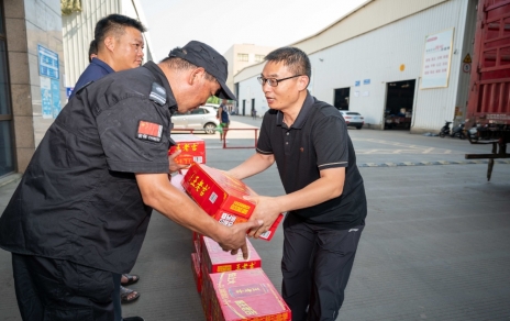 戰(zhàn)高溫、保供應(yīng)，嘉興市財貿(mào)工會主席陳云建慰問我司基層員工